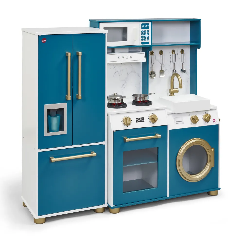 Plum Bakehouse Traditional Wooden Kitchen with Fridge