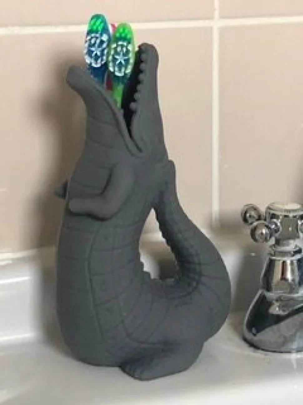 Scrunch Crocodile Water Pourer